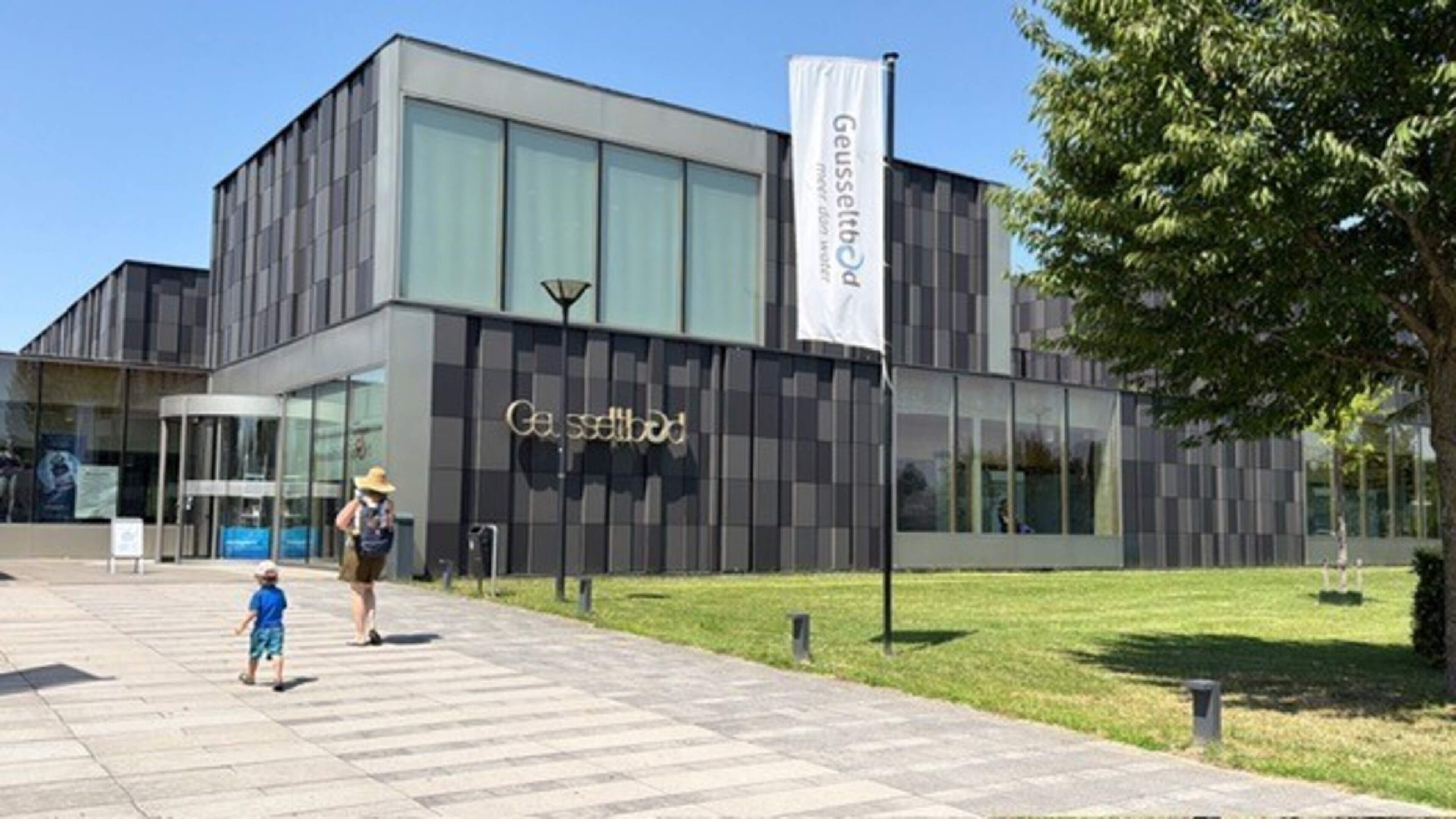 Geusseltbad in Maastricht bereikt maximale capaciteit, meerdere bezoekers teleurgesteld